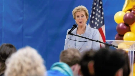 83282232007-us-secretary-of-education-visits-arizona-autism-charter-schools-03.webp